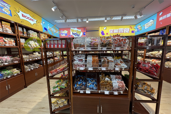 六个呆子零食店加盟