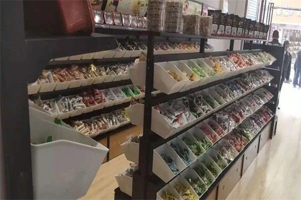 依味零食加盟