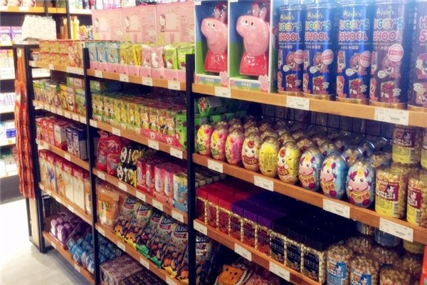 吧唧鼠零食集合店加盟