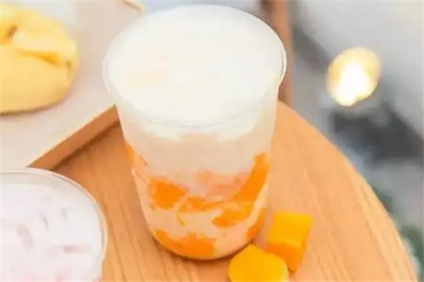 满溢奶茶