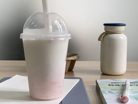 白色奶茶