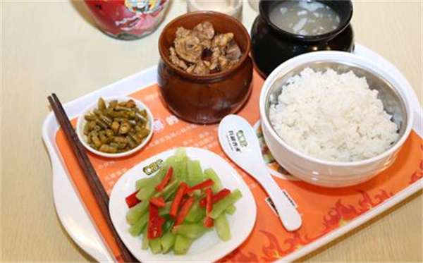 坛肉酸菜米饭