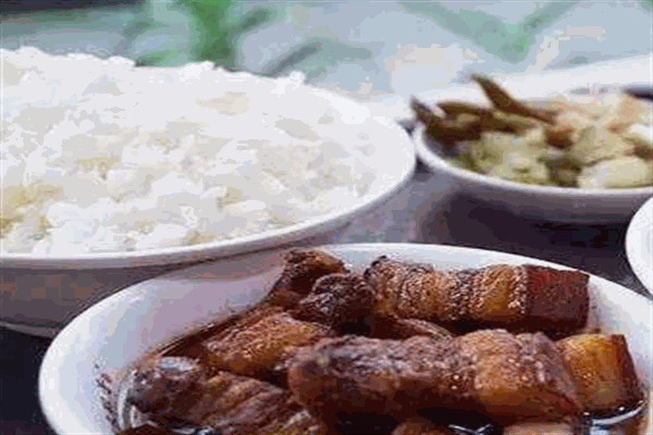 坛肉酸菜米饭