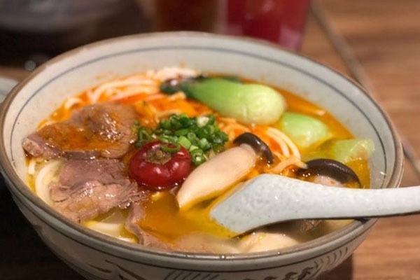 俏凤凰苗家牛肉粉