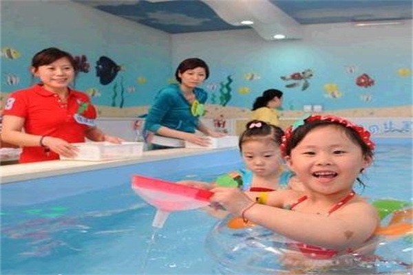 贝贝康婴儿游泳馆加盟