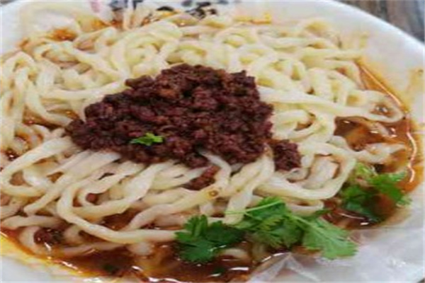 郎一家砂锅坛肉麻辣面