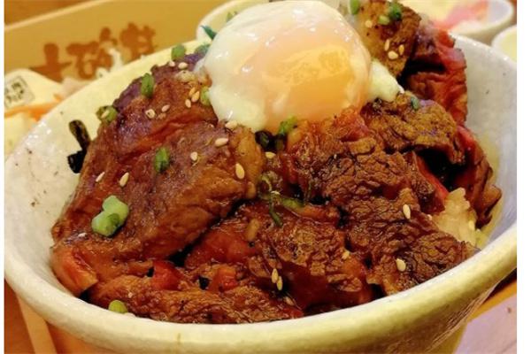 大碗dong烧肉饭