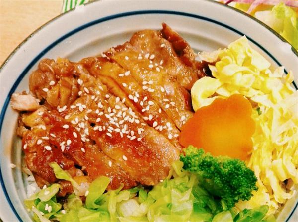 小猪鸡排饭