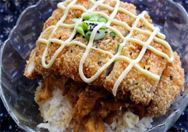 小猪鸡排饭
