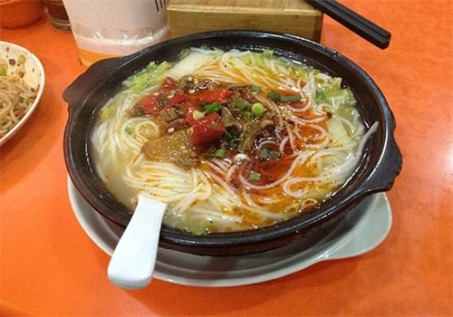 重庆一绝砂锅米线