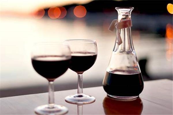 戴斯特尼酒业加盟