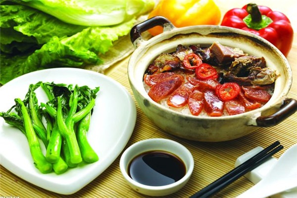 左肥肠煲仔饭