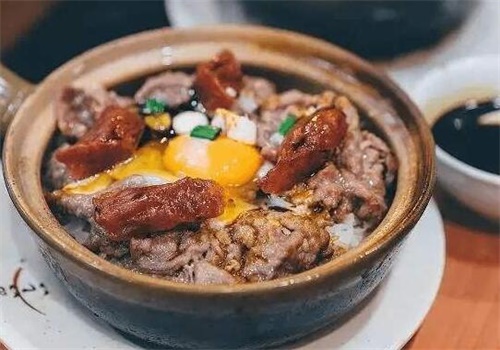 金嘴巴煲仔饭餐厅