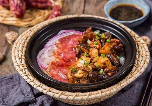 金嘴巴煲仔饭餐厅