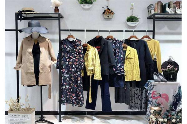 衣彩生活服装店