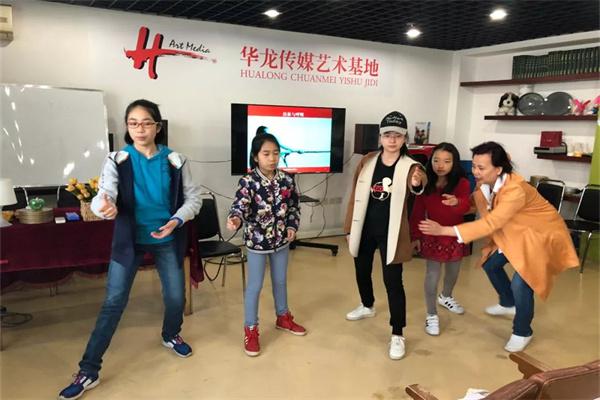 华龙传媒艺术加盟