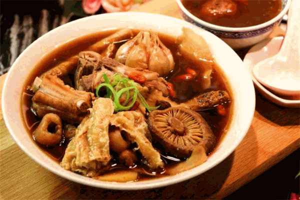 肥豚肉骨茶