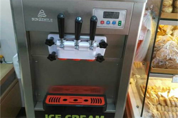 酷巴客冰淇淋机加盟