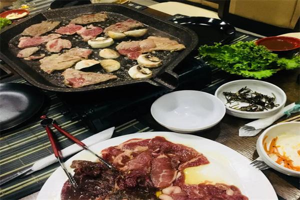 牛道精致烤肉加盟
