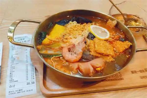 泰小滋泰式麻辣烫