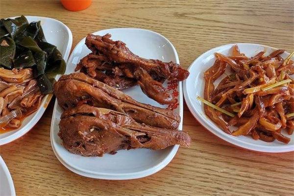 辣嘴鸭麻辣快餐加盟