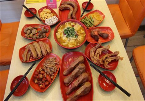辣嘴鸭麻辣快餐加盟