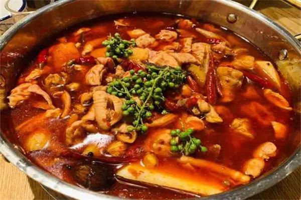 八两肥肠鸡煲火锅