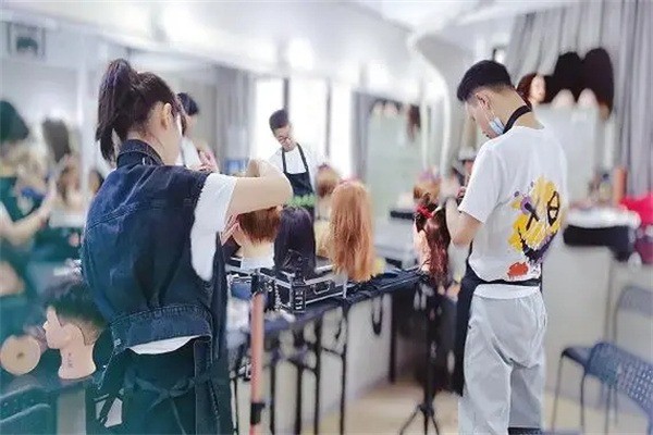 罗尚美容美发培训学校