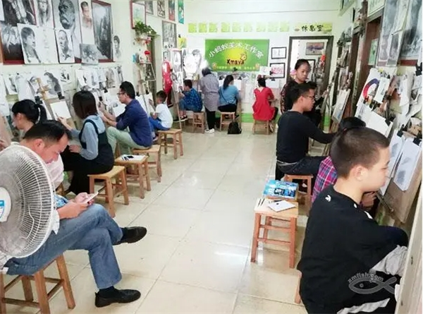 快乐小蚂蚁艺术培训中心